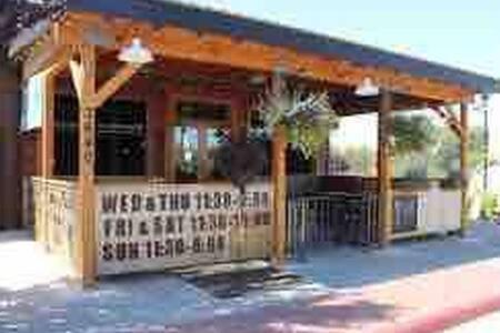 Country Charmer Single Story Cottage Pet Friendly Loomis المظهر الخارجي الصورة