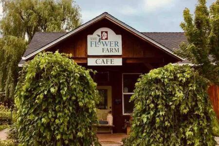 Country Charmer Single Story Cottage Pet Friendly Loomis المظهر الخارجي الصورة